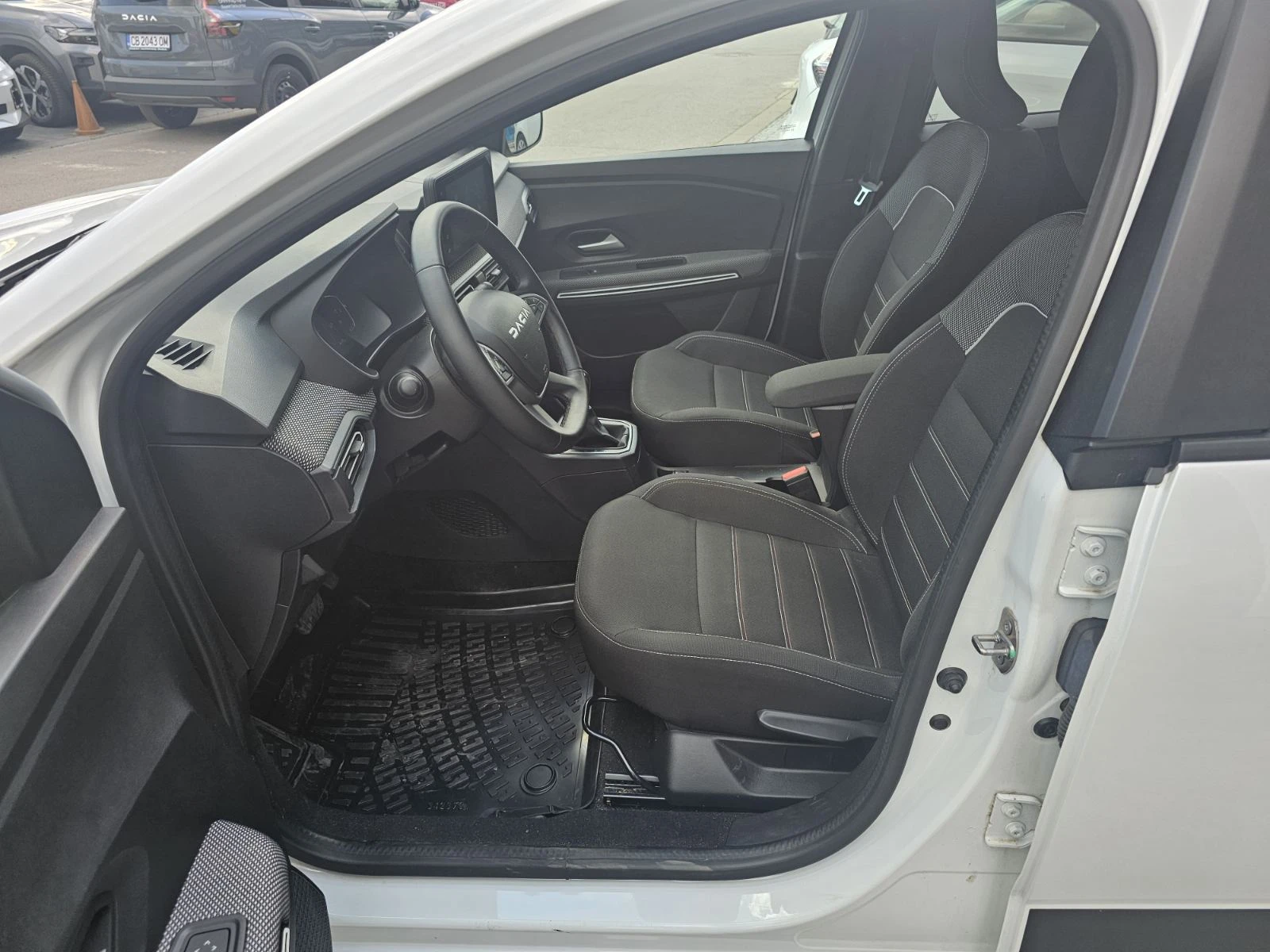 Dacia Jogger 1.6 TCe 95 Hybrid, снимка 13 - Автомобили и джипове - 54770579