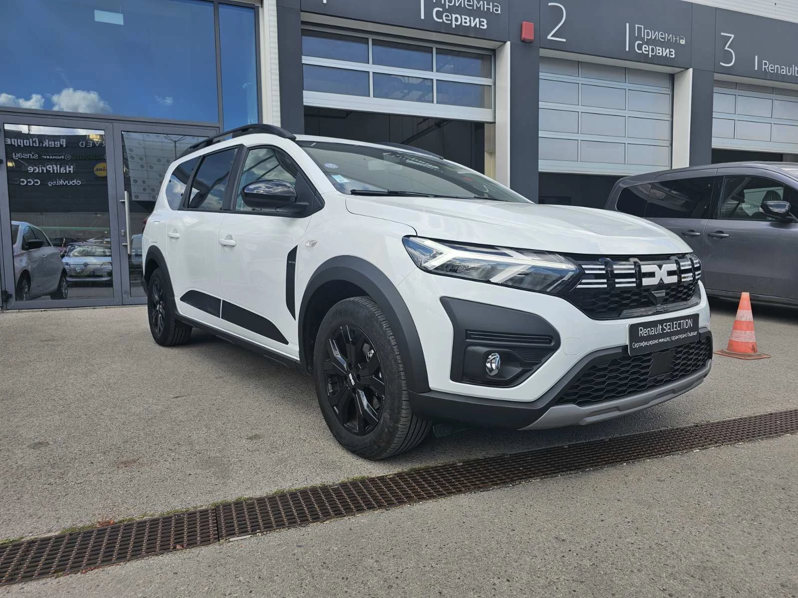 Dacia Jogger 1.6 TCe 95 Hybrid, снимка 2 - Автомобили и джипове - 54770579