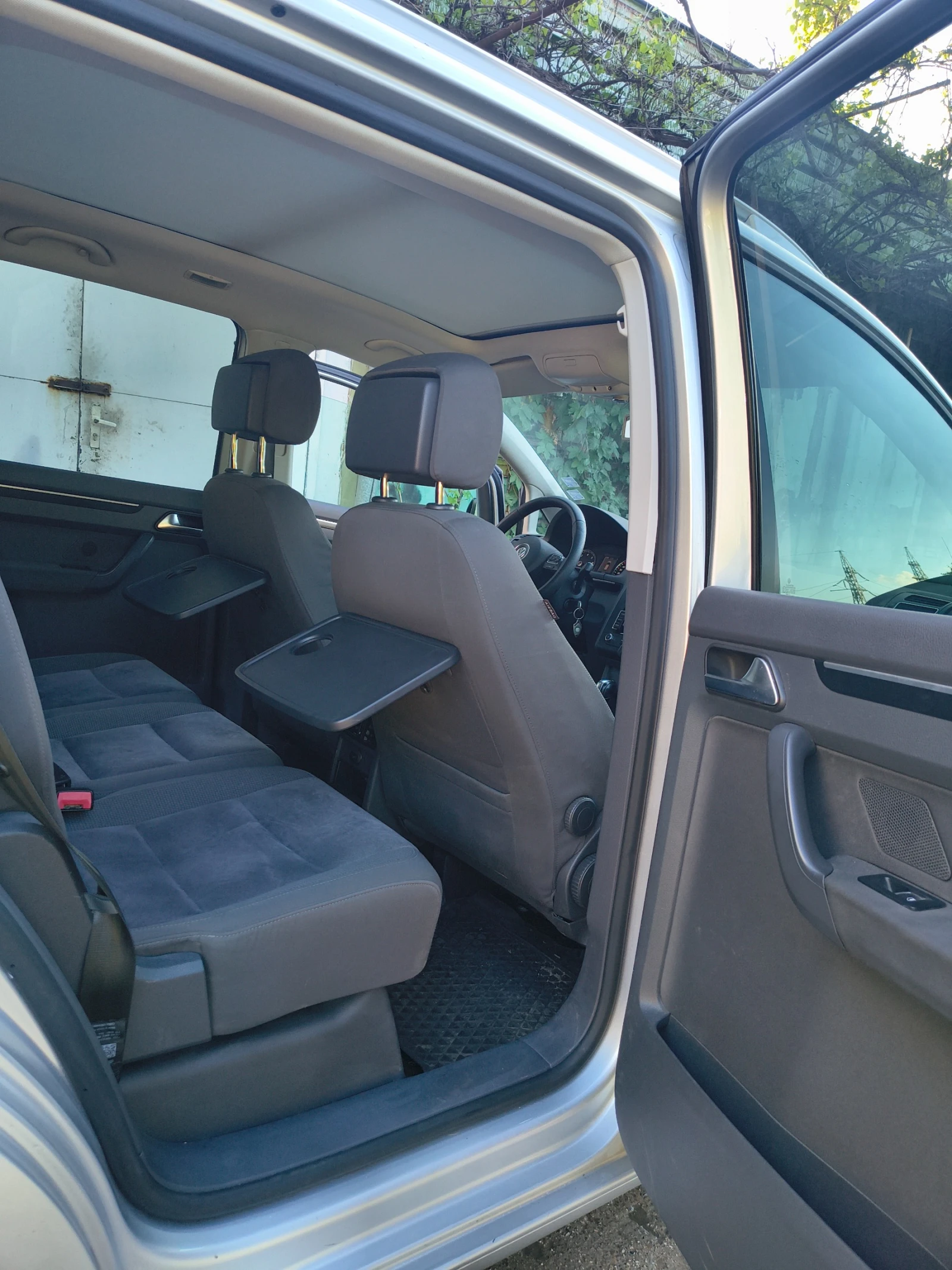 VW Touran 1.4/DSG/Tsi/Navi/Phone, снимка 8 - Автомобили и джипове - 54692002