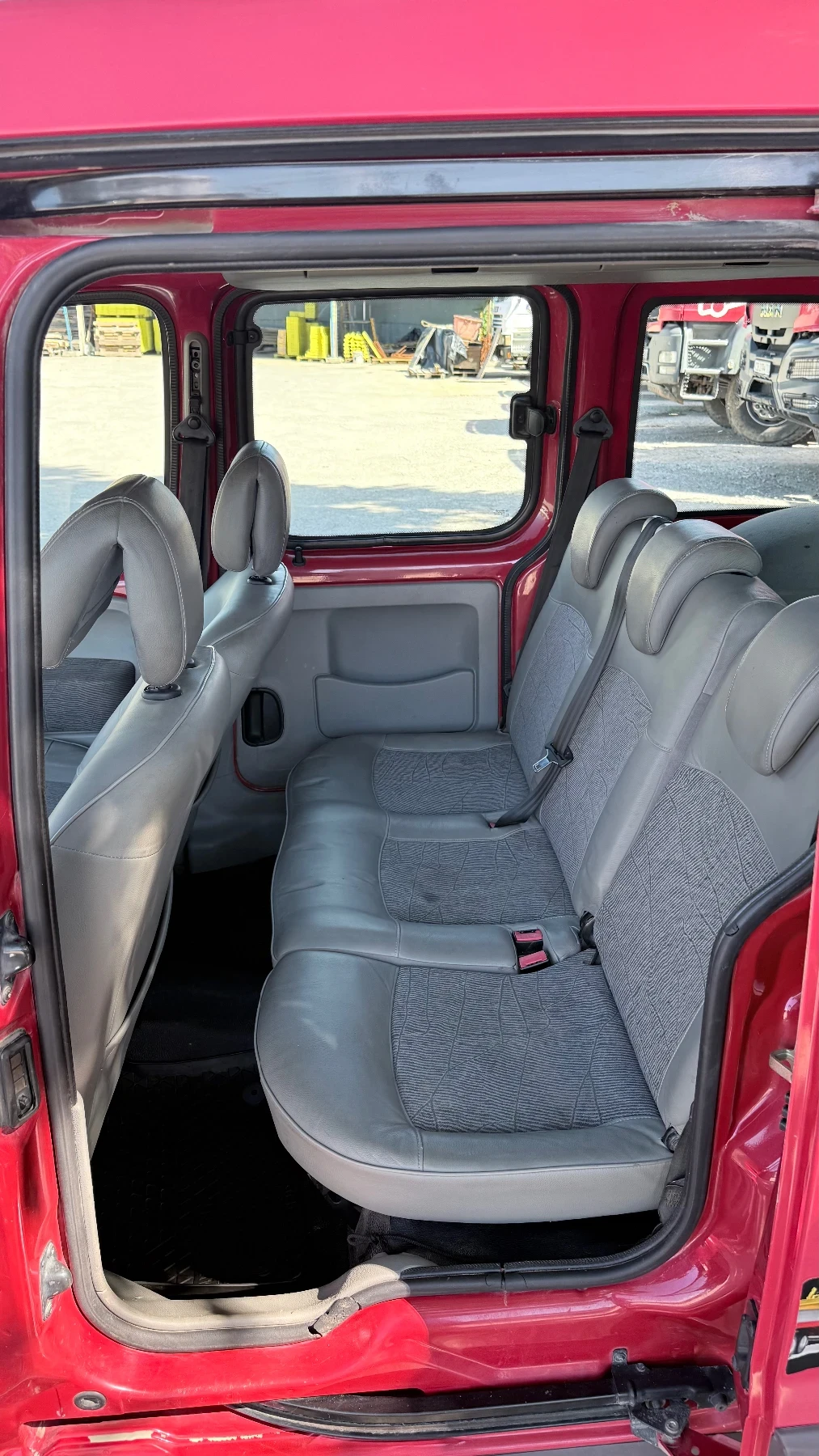 Renault Kangoo 1.9 DCI 4х4, снимка 8 - Автомобили и джипове - 54902863