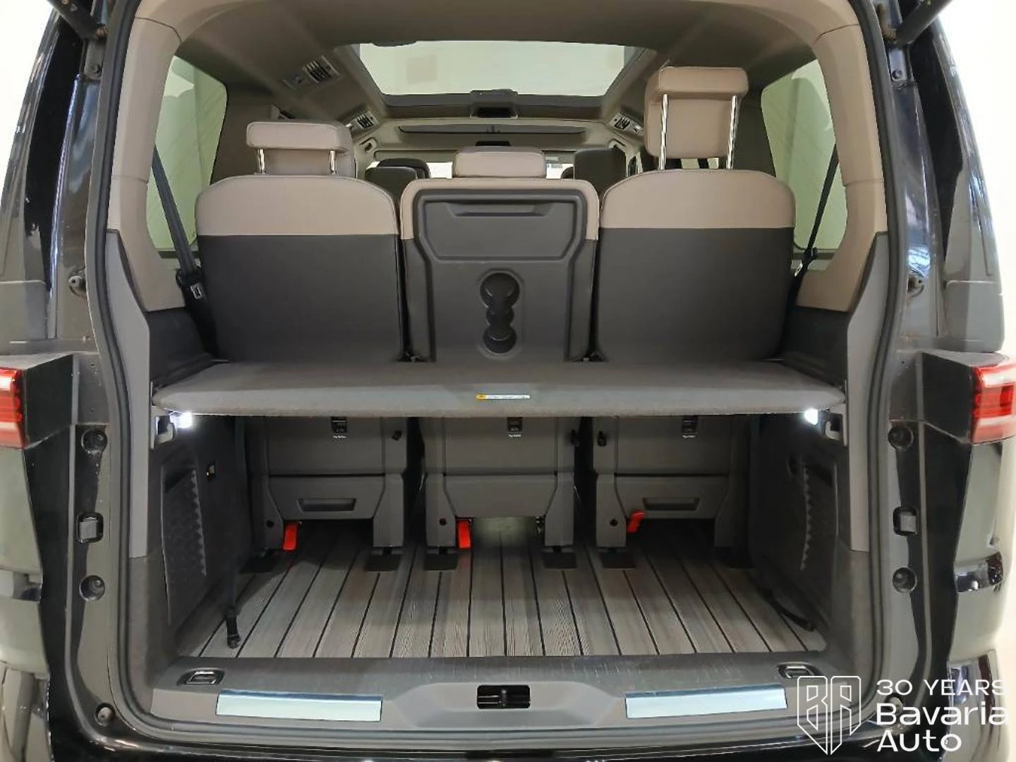 VW Multivan Style long DSG Easy Open Basic, снимка 10 - Автомобили и джипове - 56037151