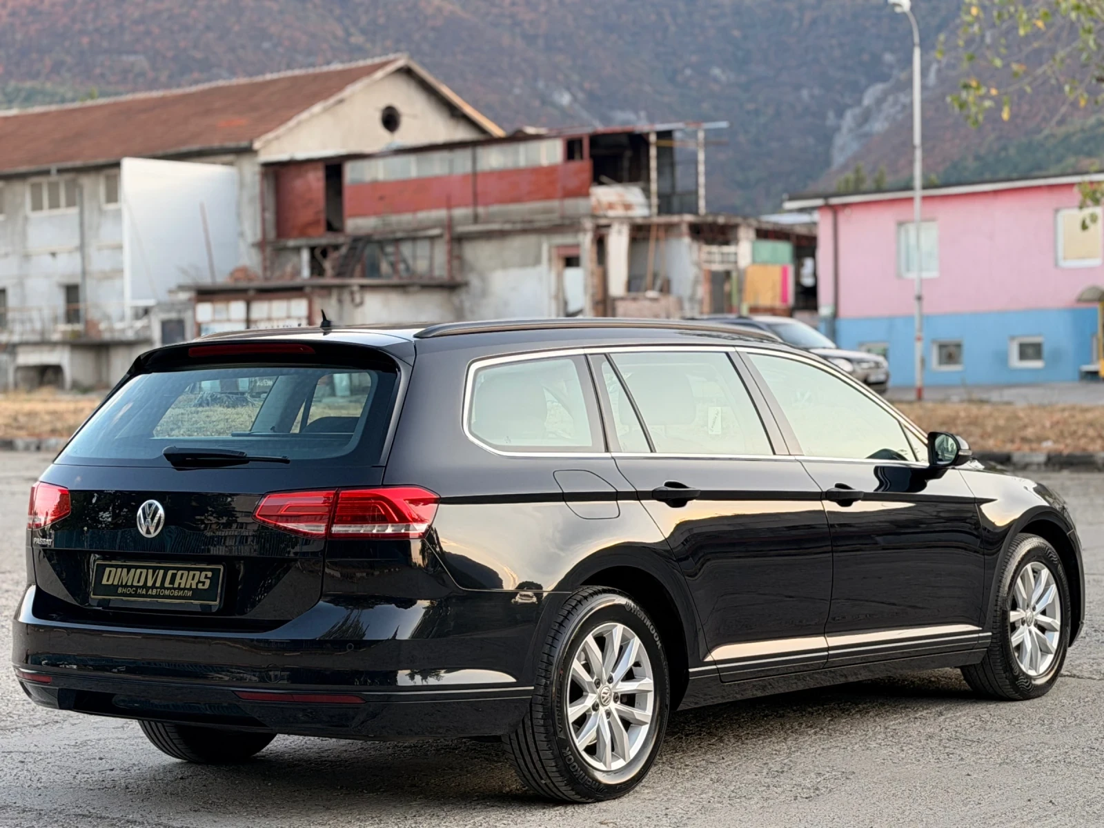 VW Passat 2.0TDI/ДИСТРОНИК/АВТОМАТ, снимка 5 - Автомобили и джипове - 56353130