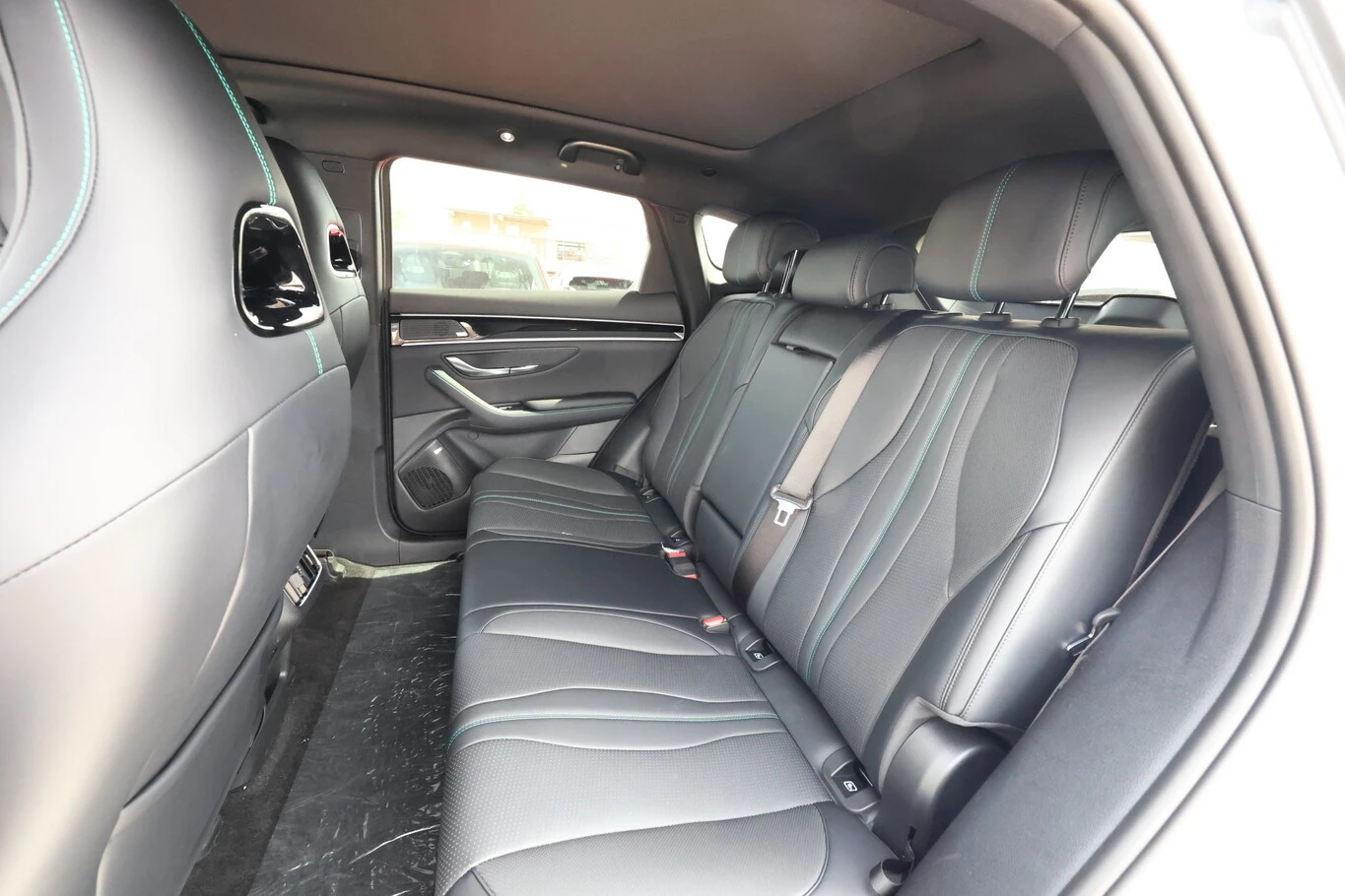 BYD Seal U DM-i Comfort, снимка 9 - Автомобили и джипове - 56665607