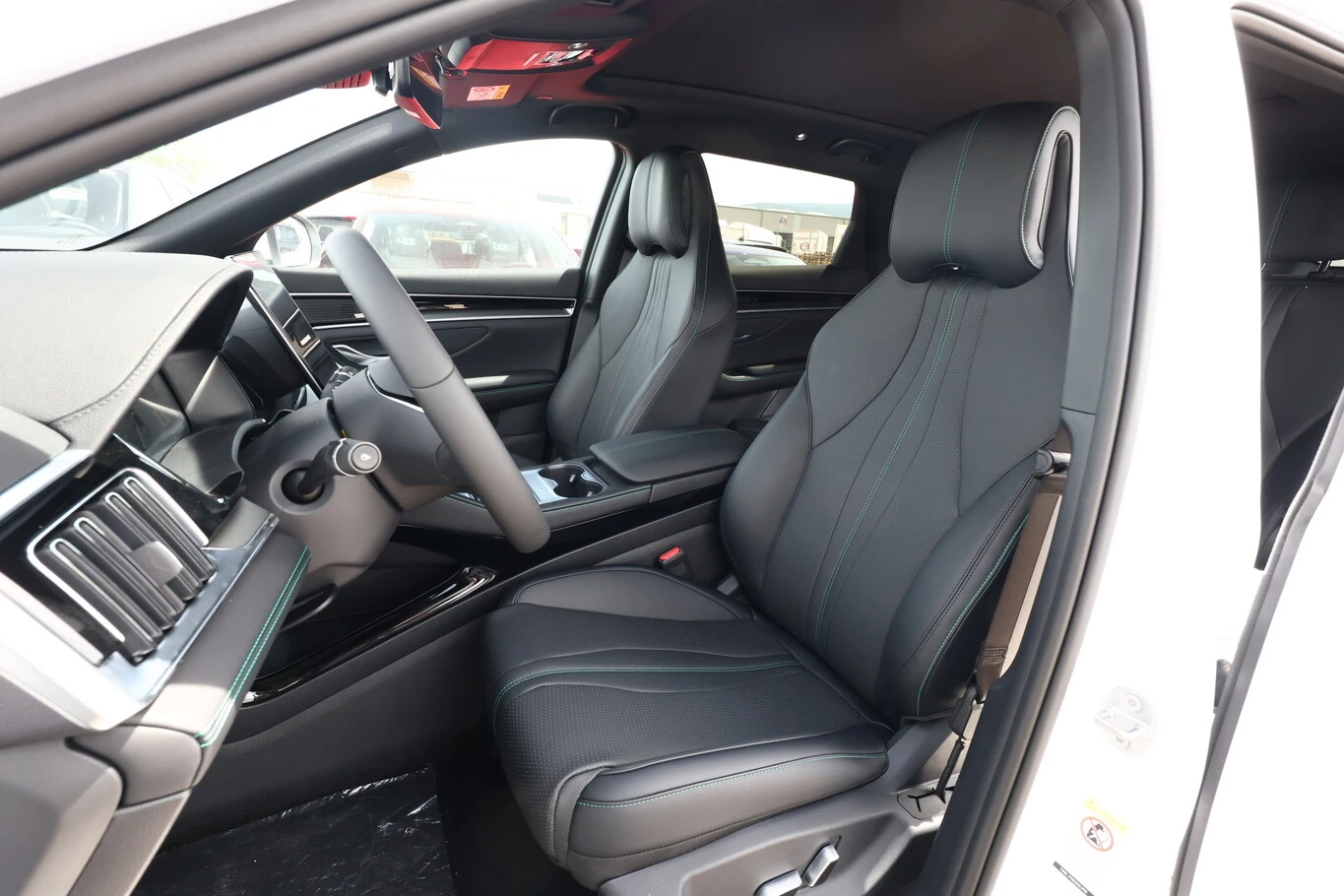 BYD Seal U DM-i Comfort, снимка 5 - Автомобили и джипове - 56665607