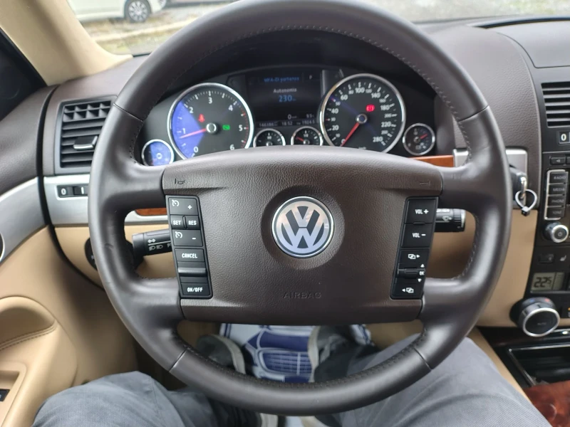 VW Touareg, снимка 9 - Автомобили и джипове - 52307661