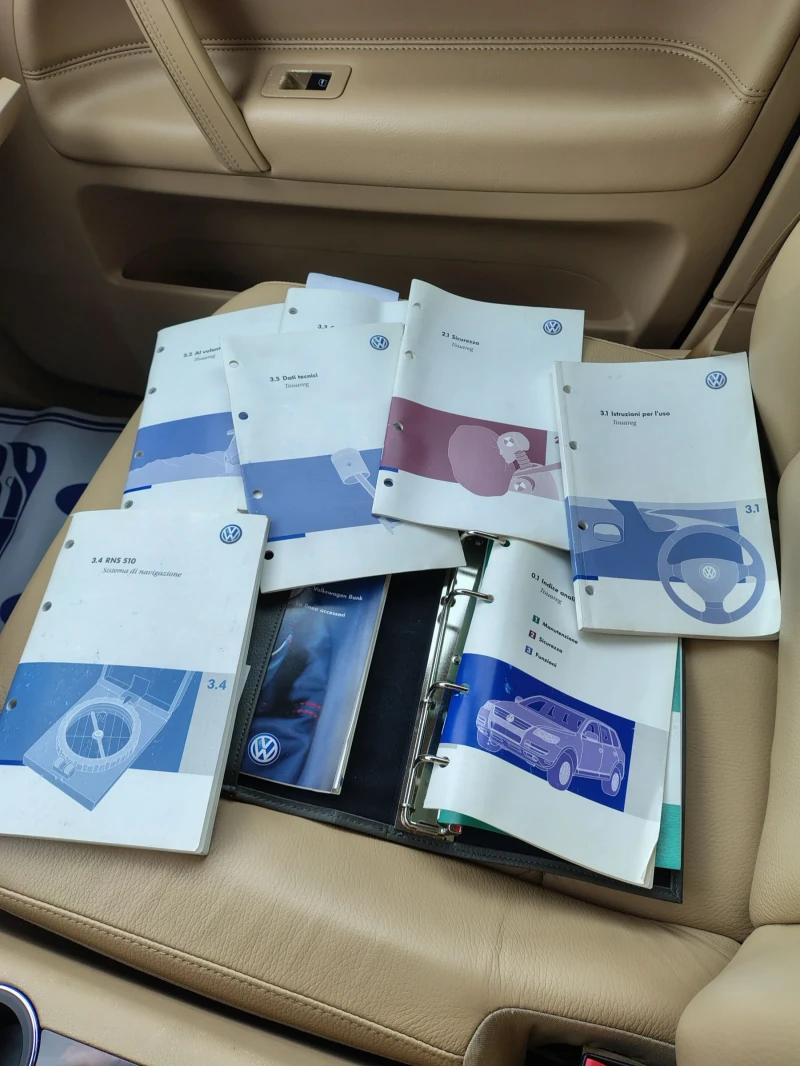 VW Touareg, снимка 16 - Автомобили и джипове - 52307661