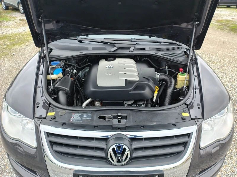 VW Touareg, снимка 17 - Автомобили и джипове - 52307661