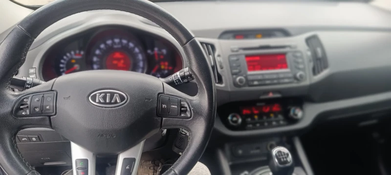 Kia Sportage, снимка 11 - Автомобили и джипове - 53563710