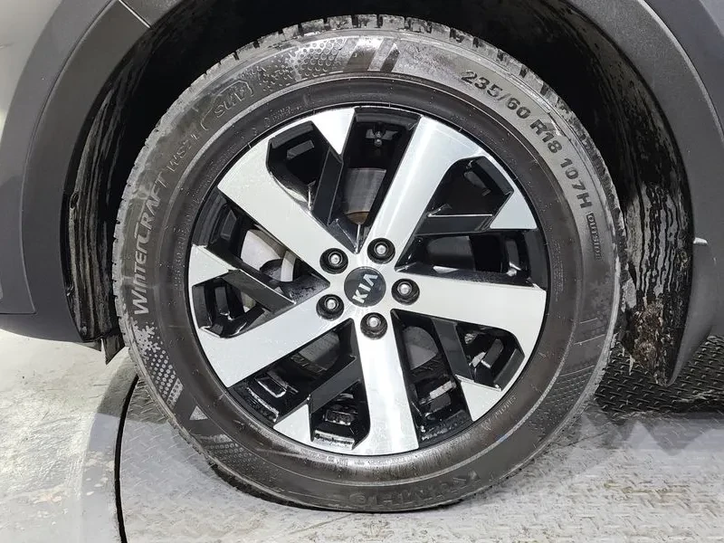 Kia Sorento 2.2 CRDI 4WD - САМО 30% АВАНС, снимка 5 - Автомобили и джипове - 56018252