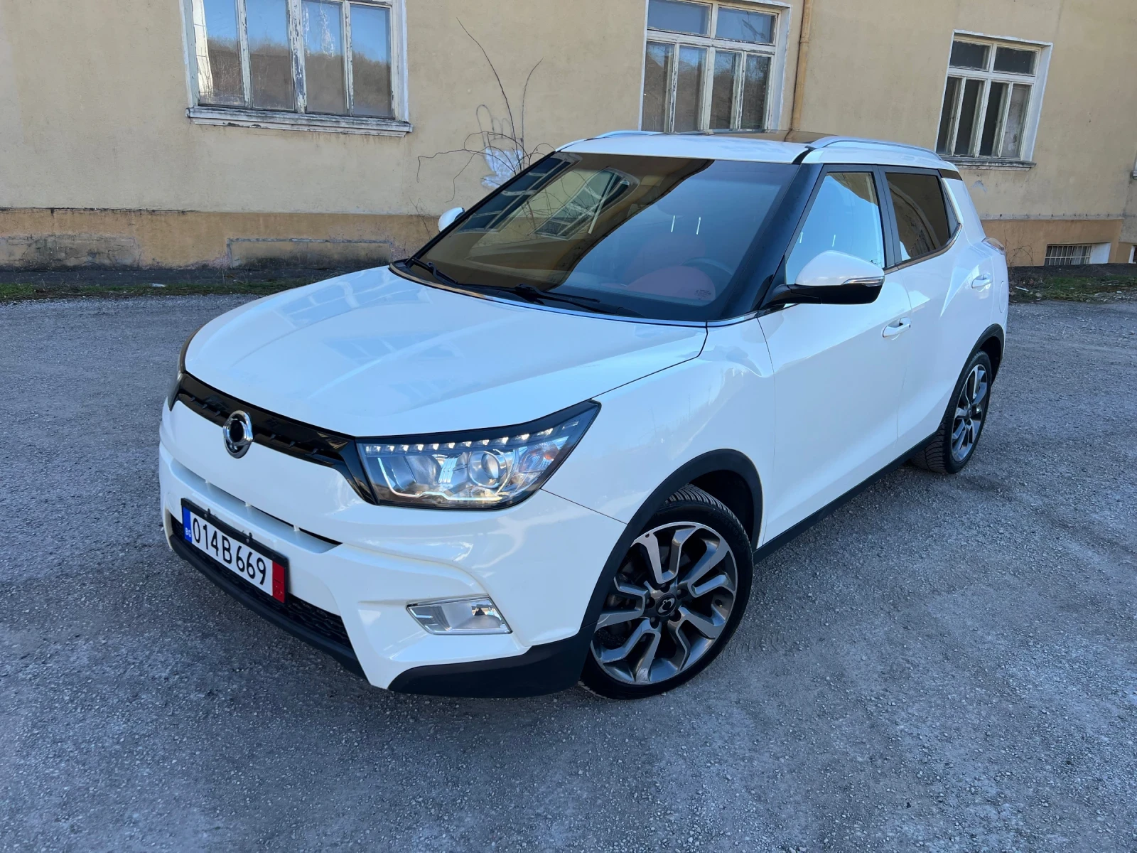 SsangYong Tivoli 1.6D-УНИКАТ-RED