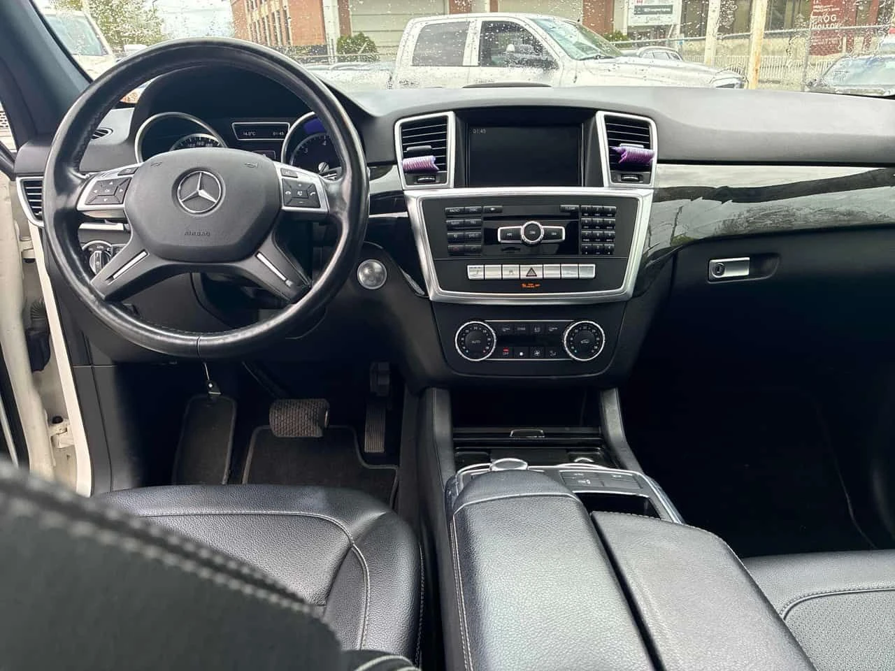 Mercedes-Benz ML 350  | BLUETEC | AMG PACK | PANO | ПОДГРЕВ | КОЖА , снимка 8 - Автомобили и джипове - 54454267