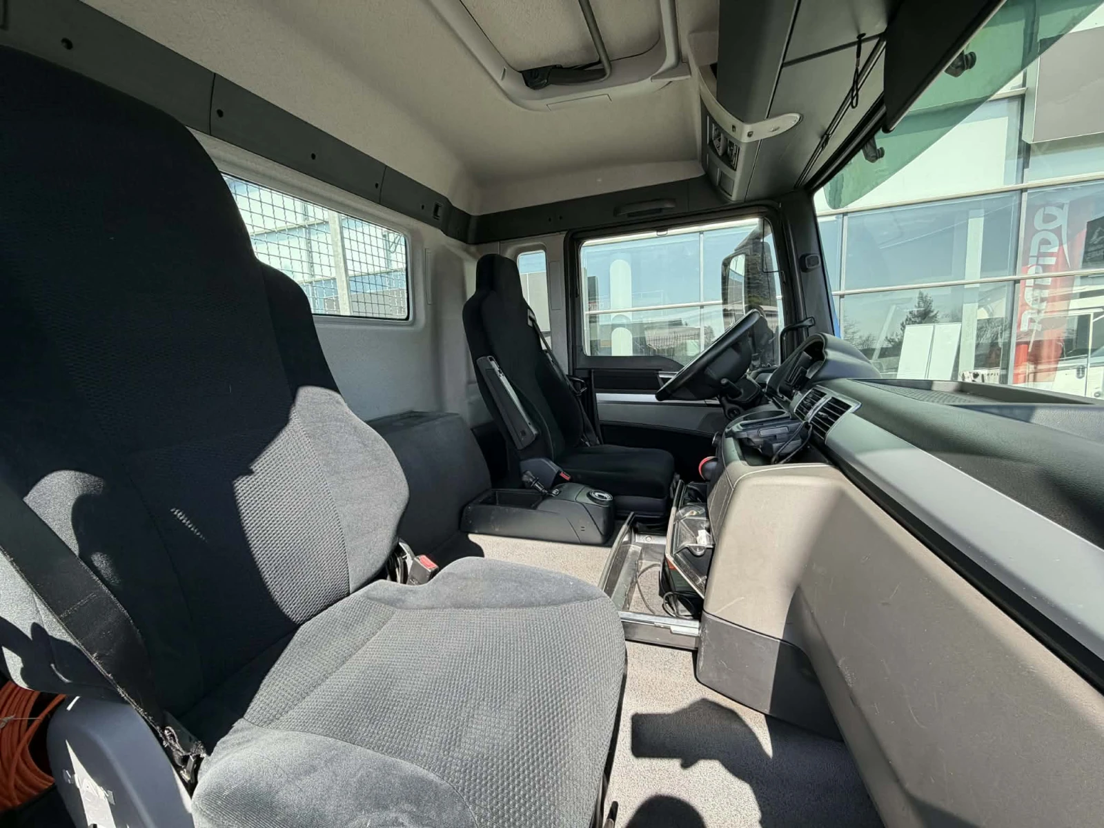 Man Tgs 18.360 С КРАН MKG , снимка 8 - Камиони - 53910591