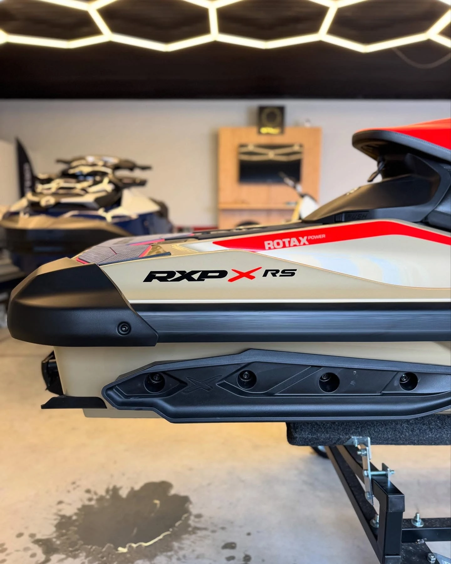 Джет Bombardier Sea Doo Sea Doo RXP-X 325 Tech Package - изображение 6