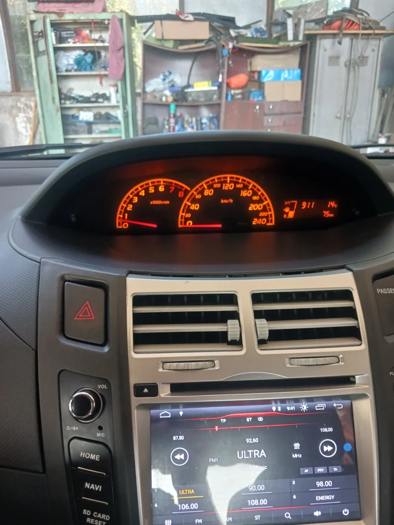 Toyota Yaris, снимка 11 - Автомобили и джипове - 47321582