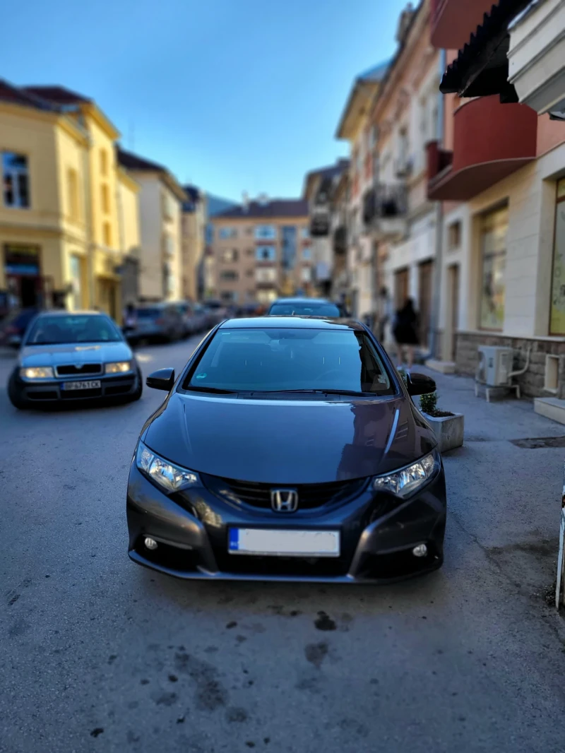 Honda Civic 1, 8-vtec sport-Автомат, снимка 1 - Автомобили и джипове - 47395348