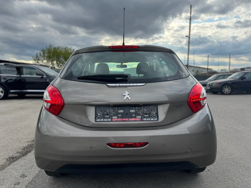 Peugeot 208 1.2i 76 000km, снимка 6 - Автомобили и джипове - 47557935