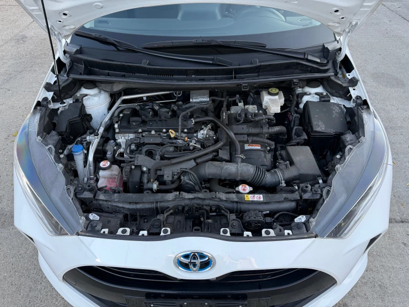 Toyota Yaris 1.5 Hybrid , снимка 16 - Автомобили и джипове - 47869470