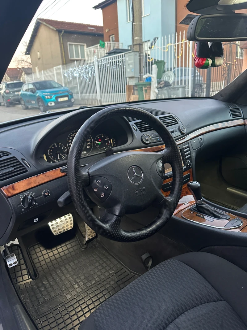 Mercedes-Benz E 270 ЧИП, снимка 3 - Автомобили и джипове - 49379066