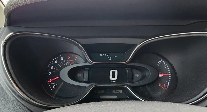 Renault Captur 90hp - 82000км Keyless и др. , снимка 12 - Автомобили и джипове - 52527397