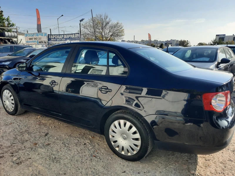 VW Jetta 1.6i 102hp СЕДАН, снимка 5 - Автомобили и джипове - 52148129