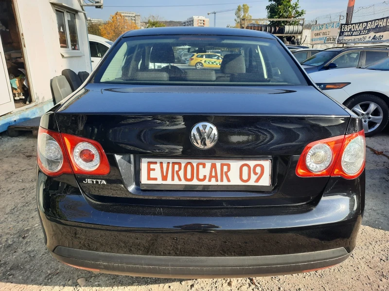 VW Jetta 1.6i 102hp СЕДАН, снимка 4 - Автомобили и джипове - 52148129