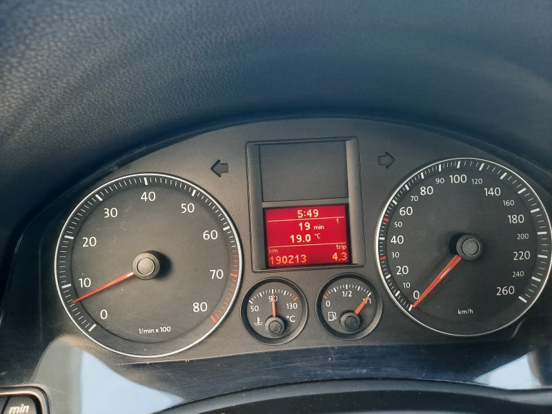 VW Jetta 1.6i 102hp СЕДАН, снимка 11 - Автомобили и джипове - 52148129