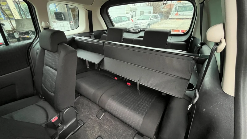 Mazda 5 2.0CD 110, снимка 9 - Автомобили и джипове - 52928094