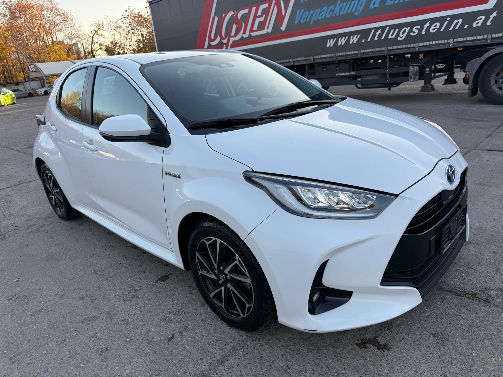 Toyota Yaris 1.5 Hybrid  - изображение 2