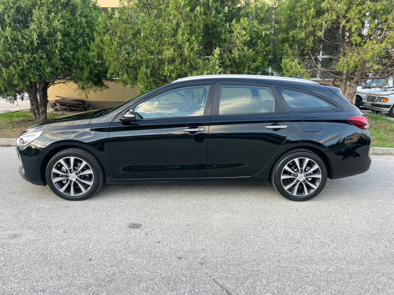 Hyundai I30 1.6CRDI 136к.с. NAVI CAMERA EURO6 - изображение 2