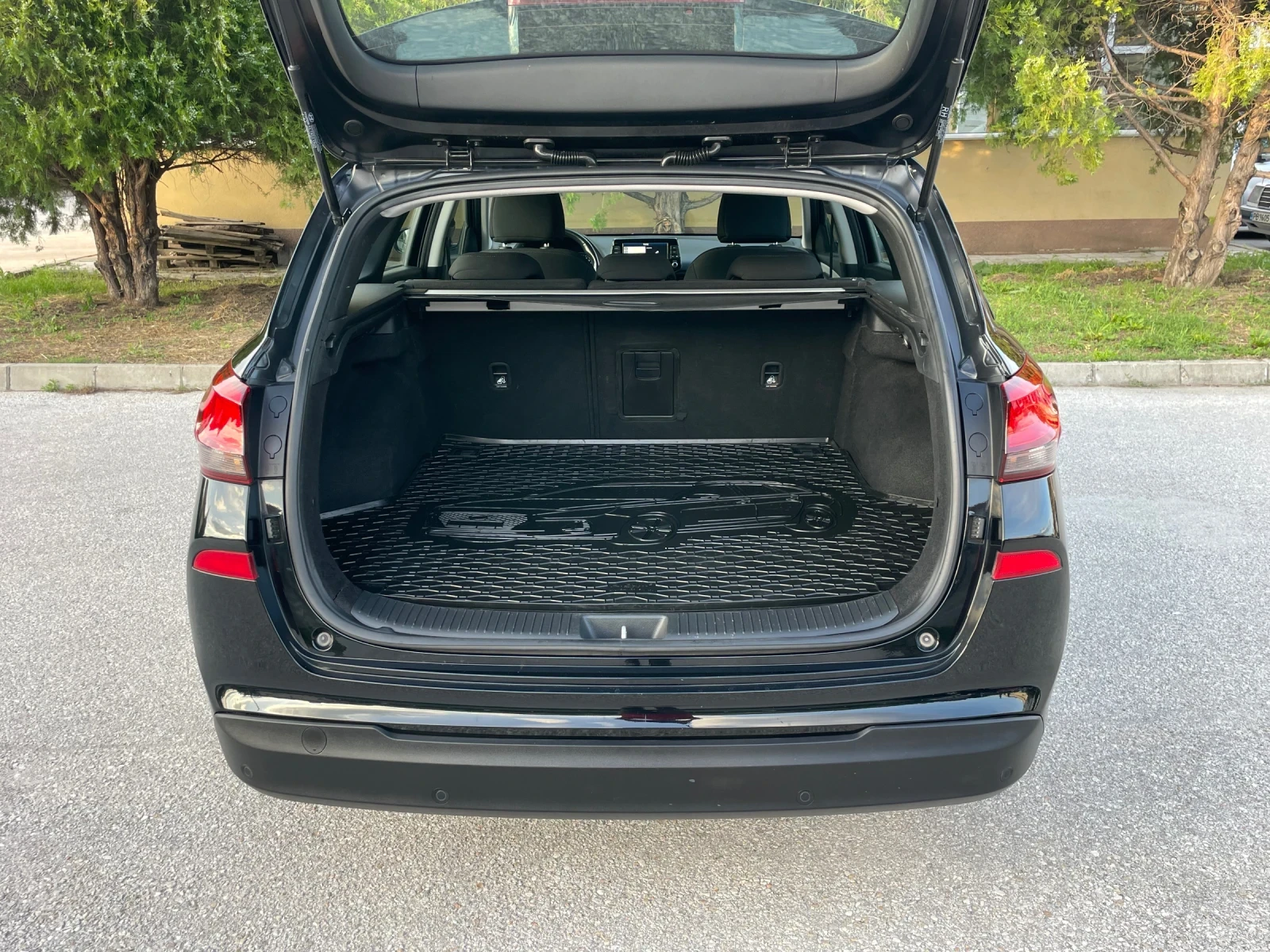 Hyundai I30 1.6CRDI 136к.с. NAVI CAMERA EURO6 - изображение 4