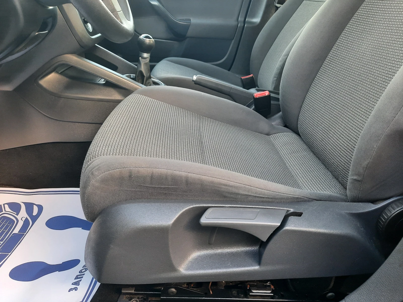 VW Jetta 1.6i 102hp СЕДАН - изображение 8