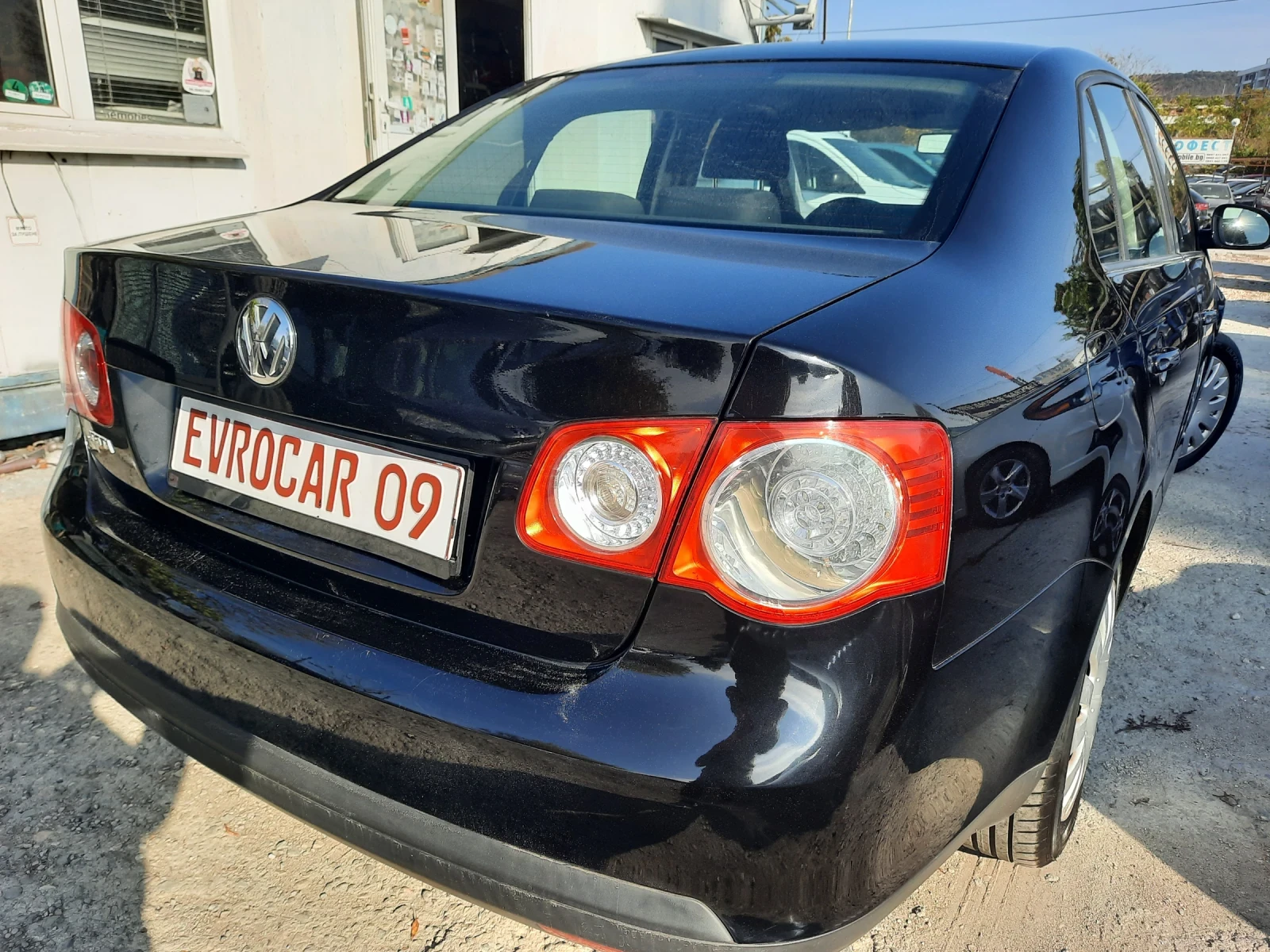 VW Jetta 1.6i 102hp СЕДАН - изображение 6