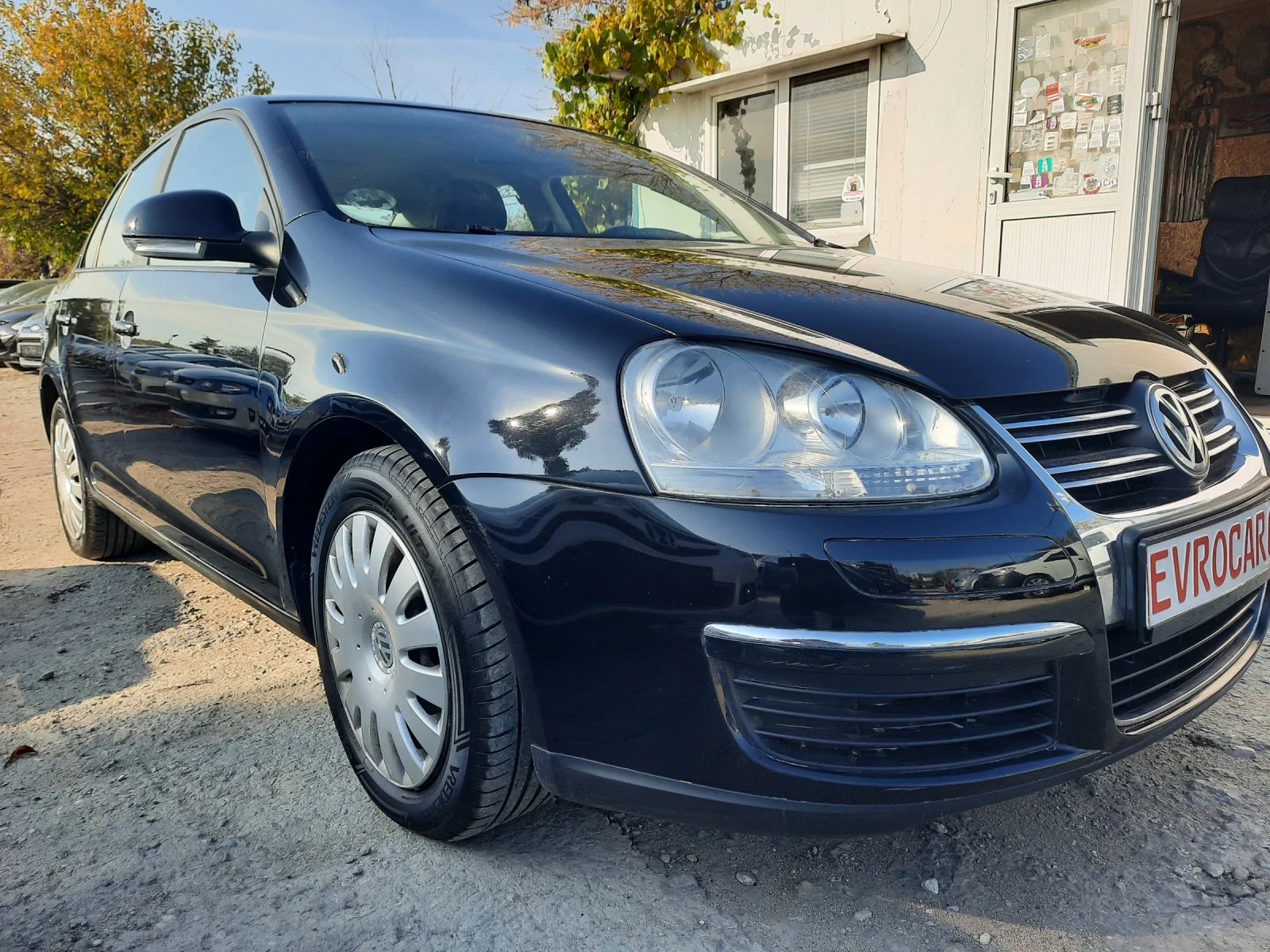 VW Jetta 1.6i 102hp СЕДАН - изображение 2
