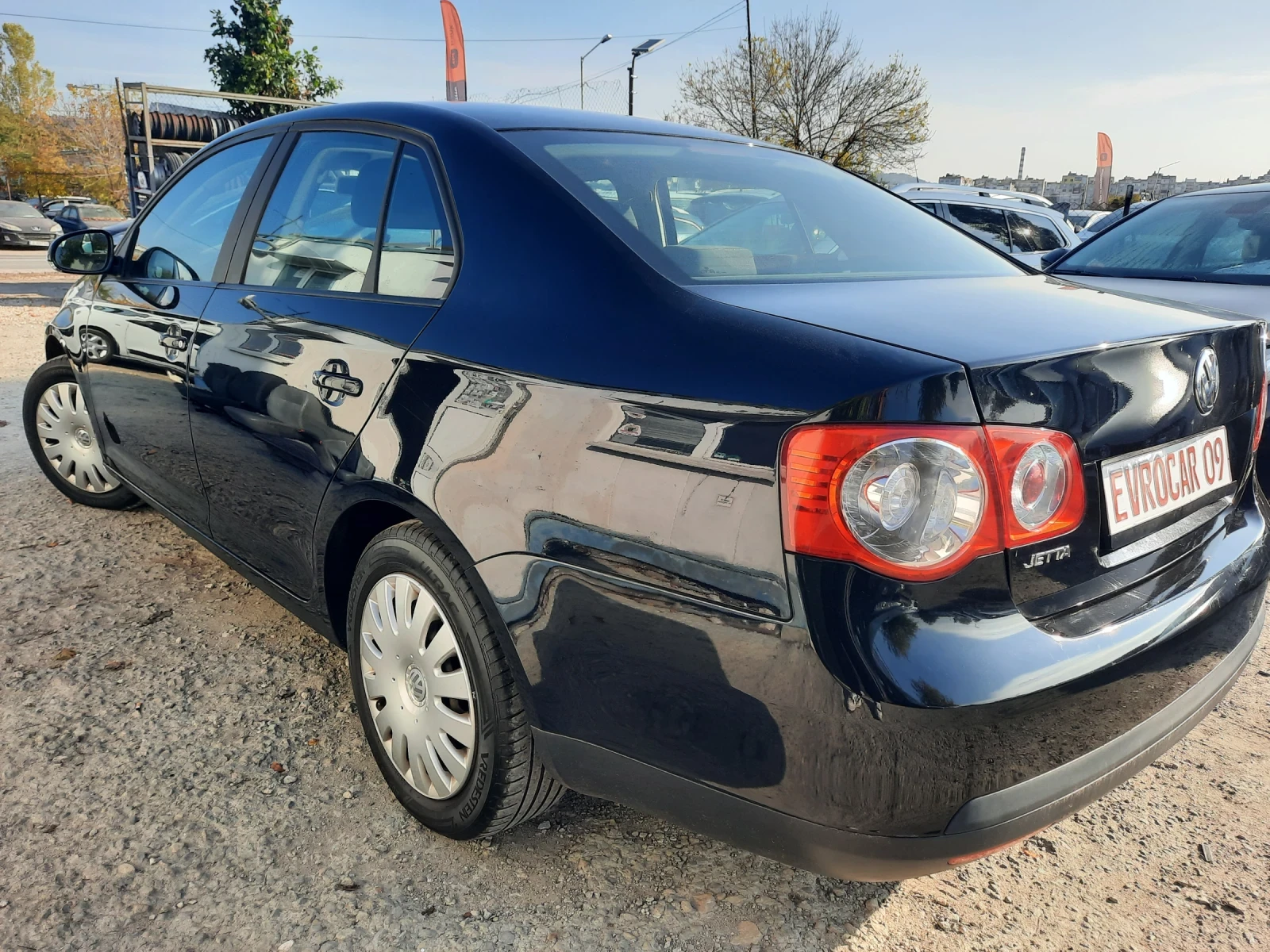 VW Jetta 1.6i 102hp СЕДАН - изображение 7