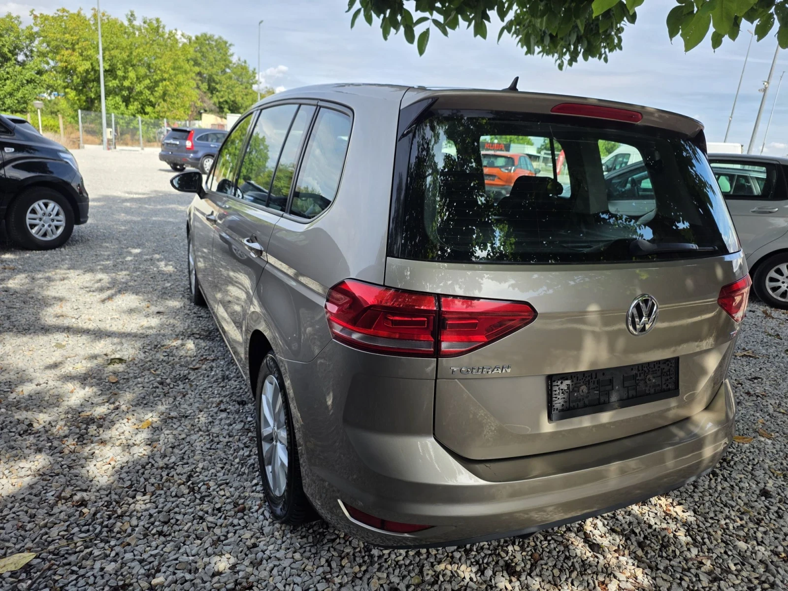 VW Touran 1.6tdi 115k.c DSG 6+ 1 места, снимка 6 - Автомобили и джипове - 53179873