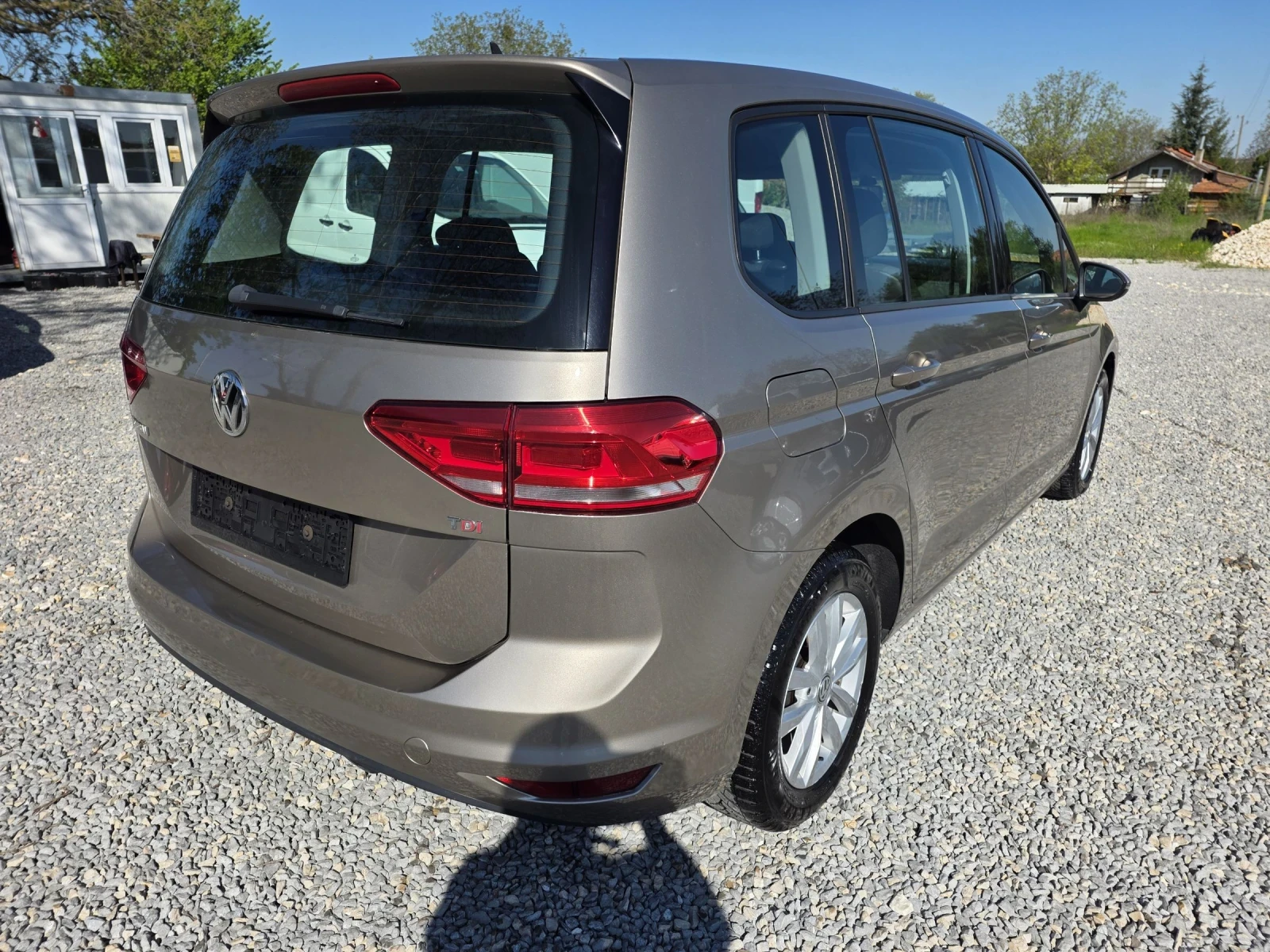 VW Touran 1.6tdi 115k.c DSG 6+ 1 места, снимка 6 - Автомобили и джипове - 53179873
