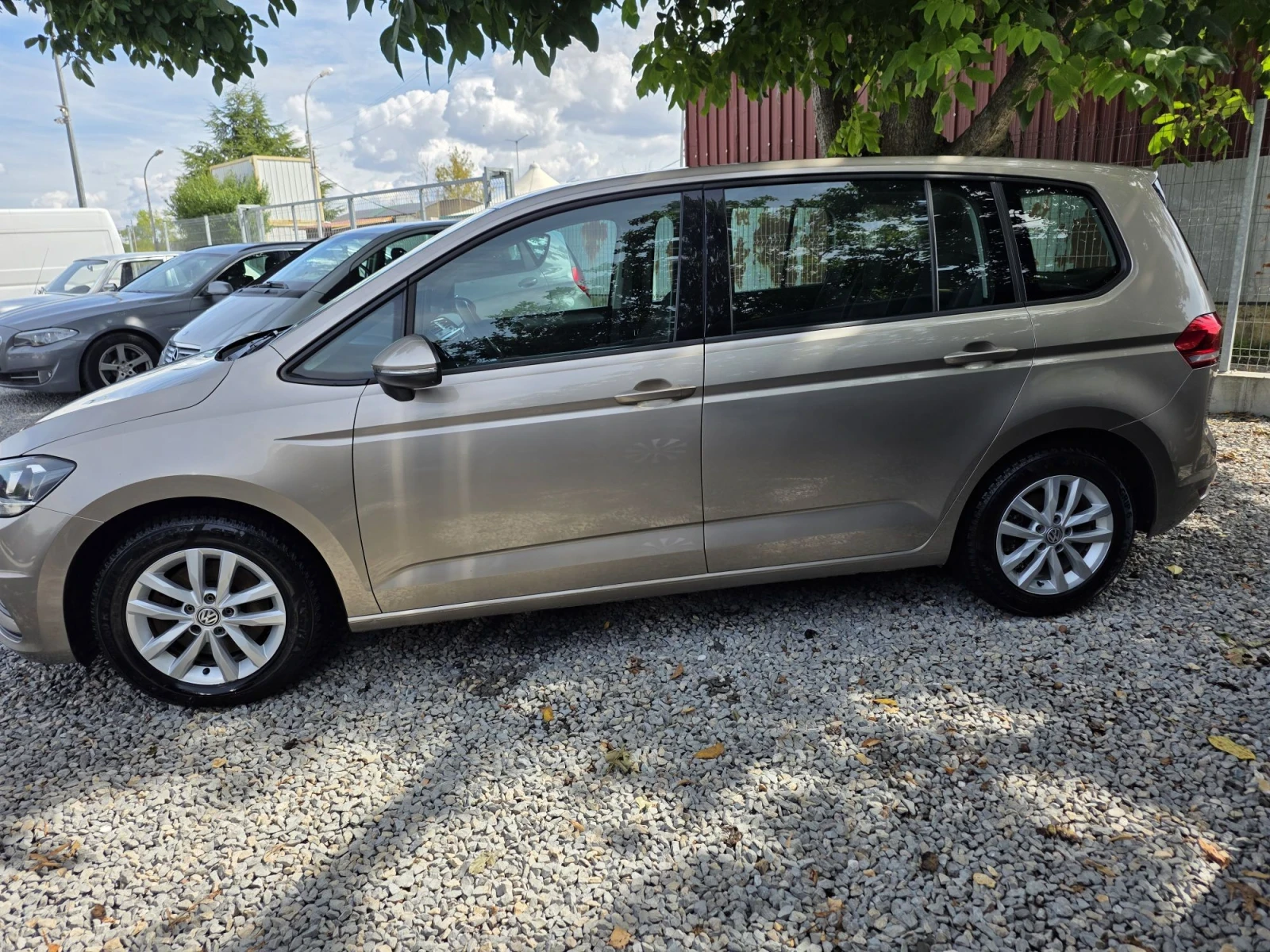 VW Touran 1.6tdi 115k.c DSG 6+ 1 места, снимка 7 - Автомобили и джипове - 53179873