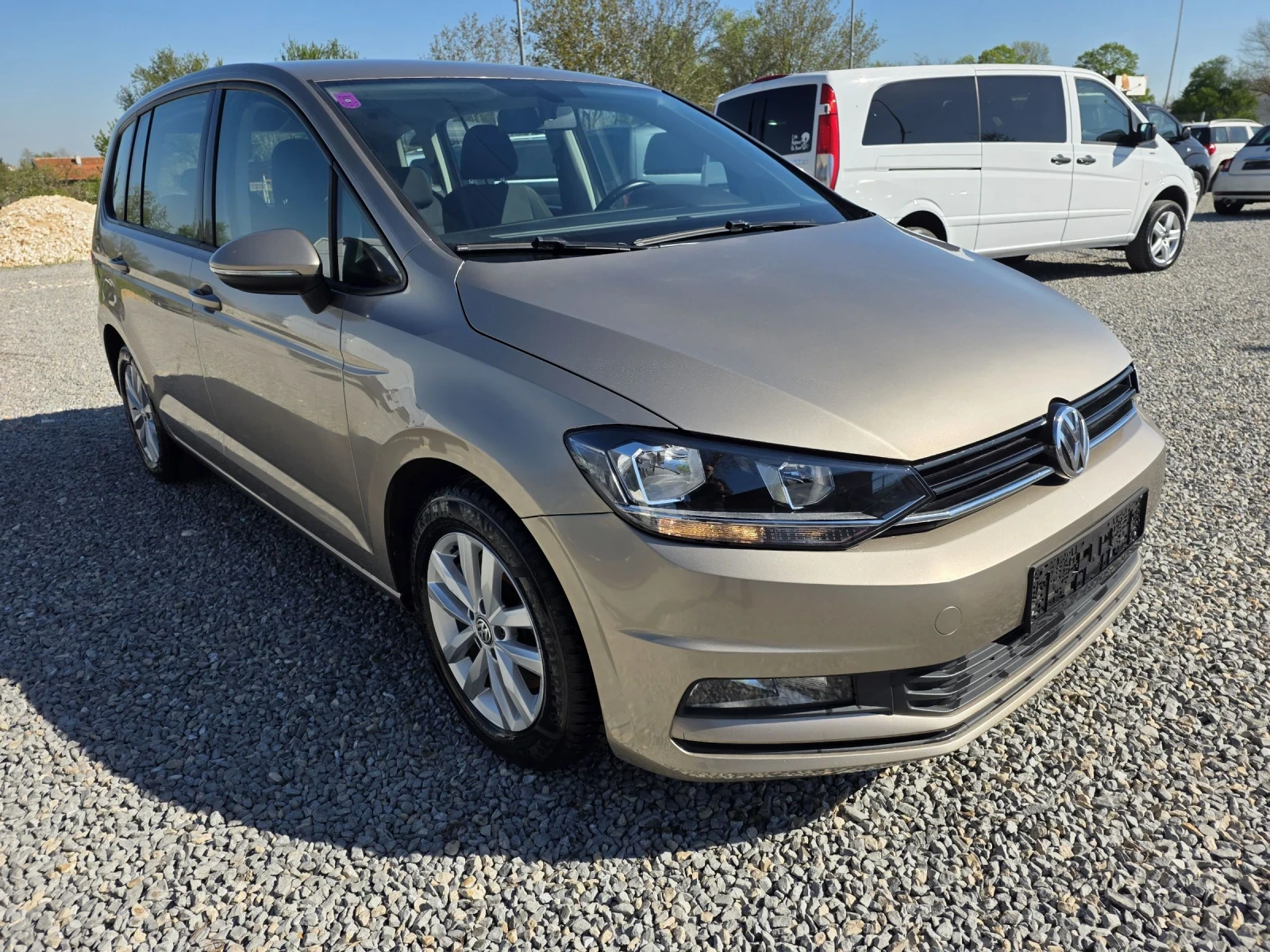 VW Touran 1.6tdi 115k.c DSG 6+ 1 места, снимка 3 - Автомобили и джипове - 53179873