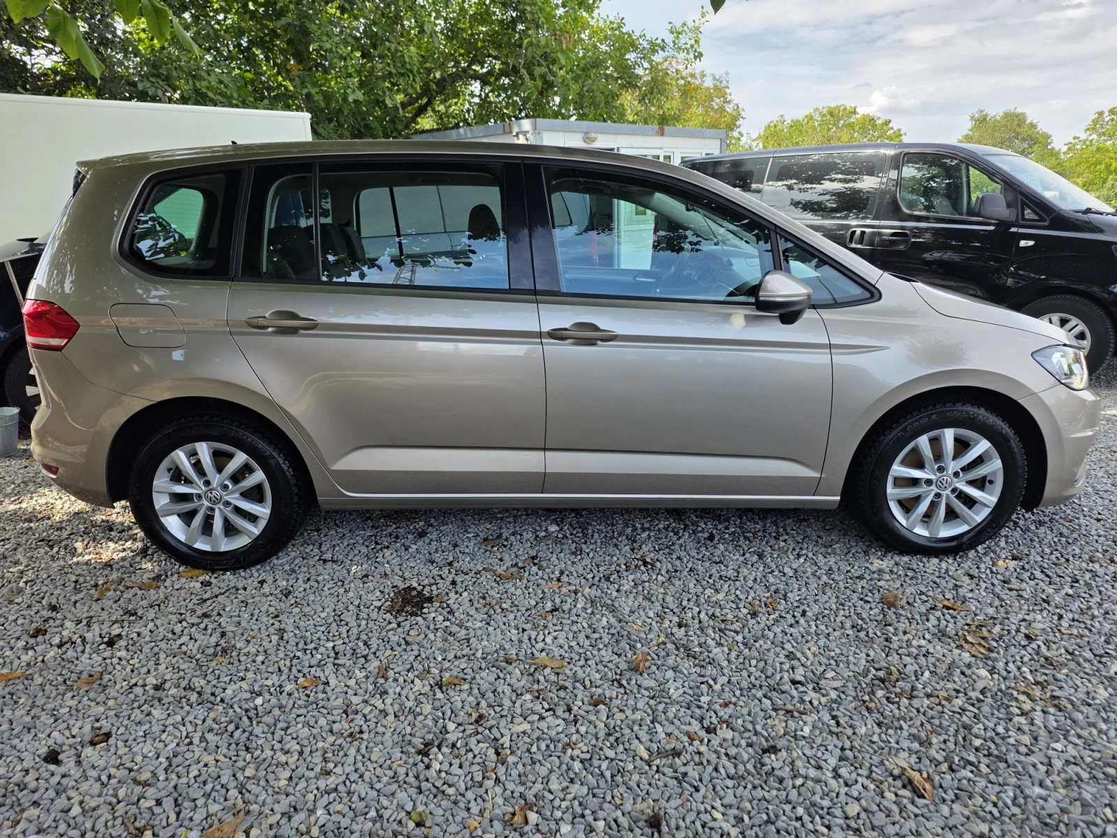 VW Touran 1.6tdi 115k.c DSG 6+ 1 места, снимка 4 - Автомобили и джипове - 53179873