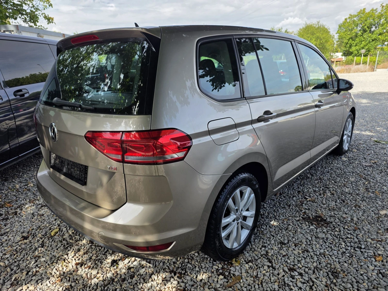 VW Touran 1.6tdi 115k.c DSG 6+ 1 места, снимка 5 - Автомобили и джипове - 53179873