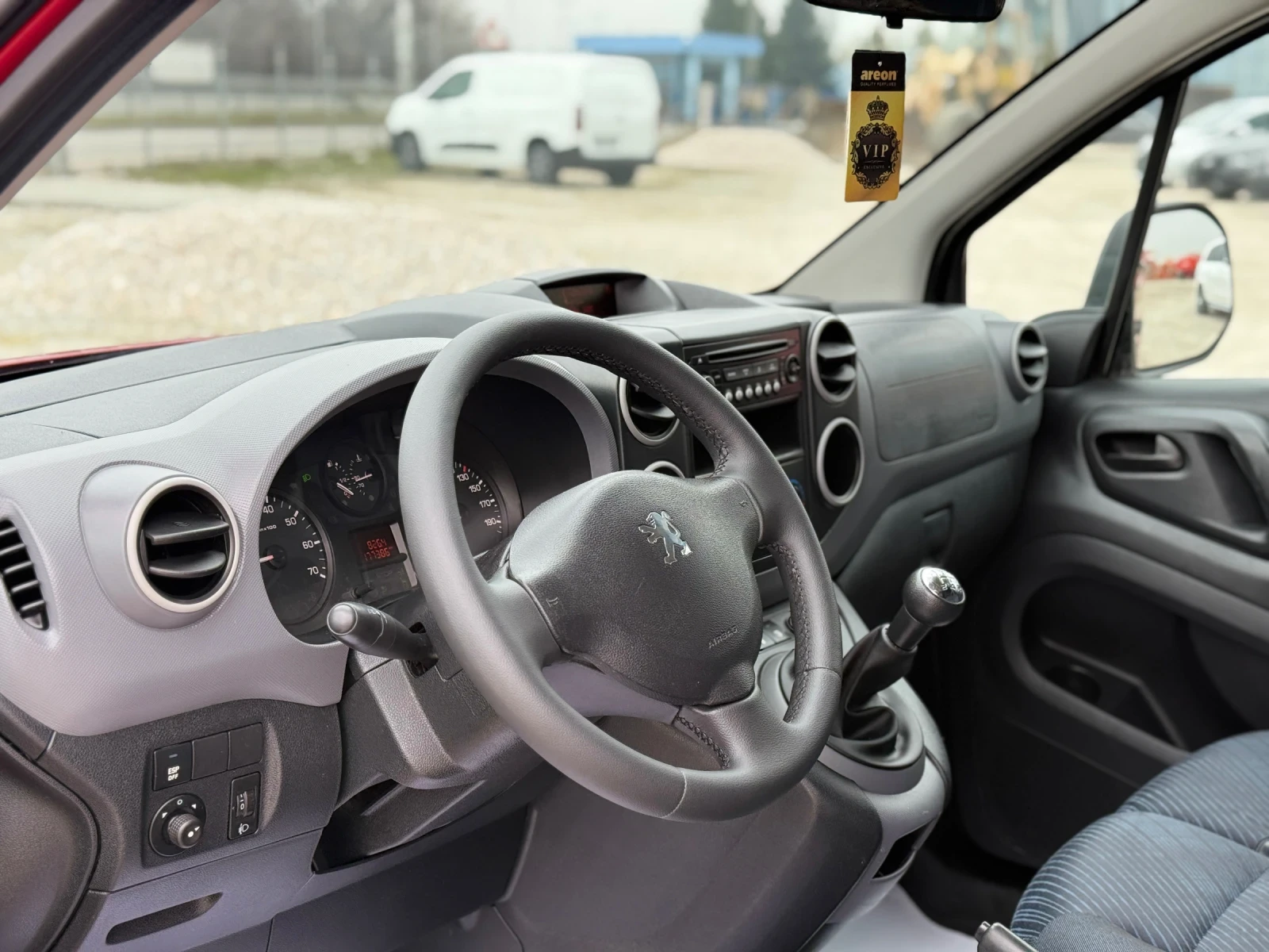 Peugeot Partner 1.6HDI* НОВ ВНОС* MAXI XXL* ЛЕТИ ДЖАНТИ* РЕВИЗИРАН - изображение 9