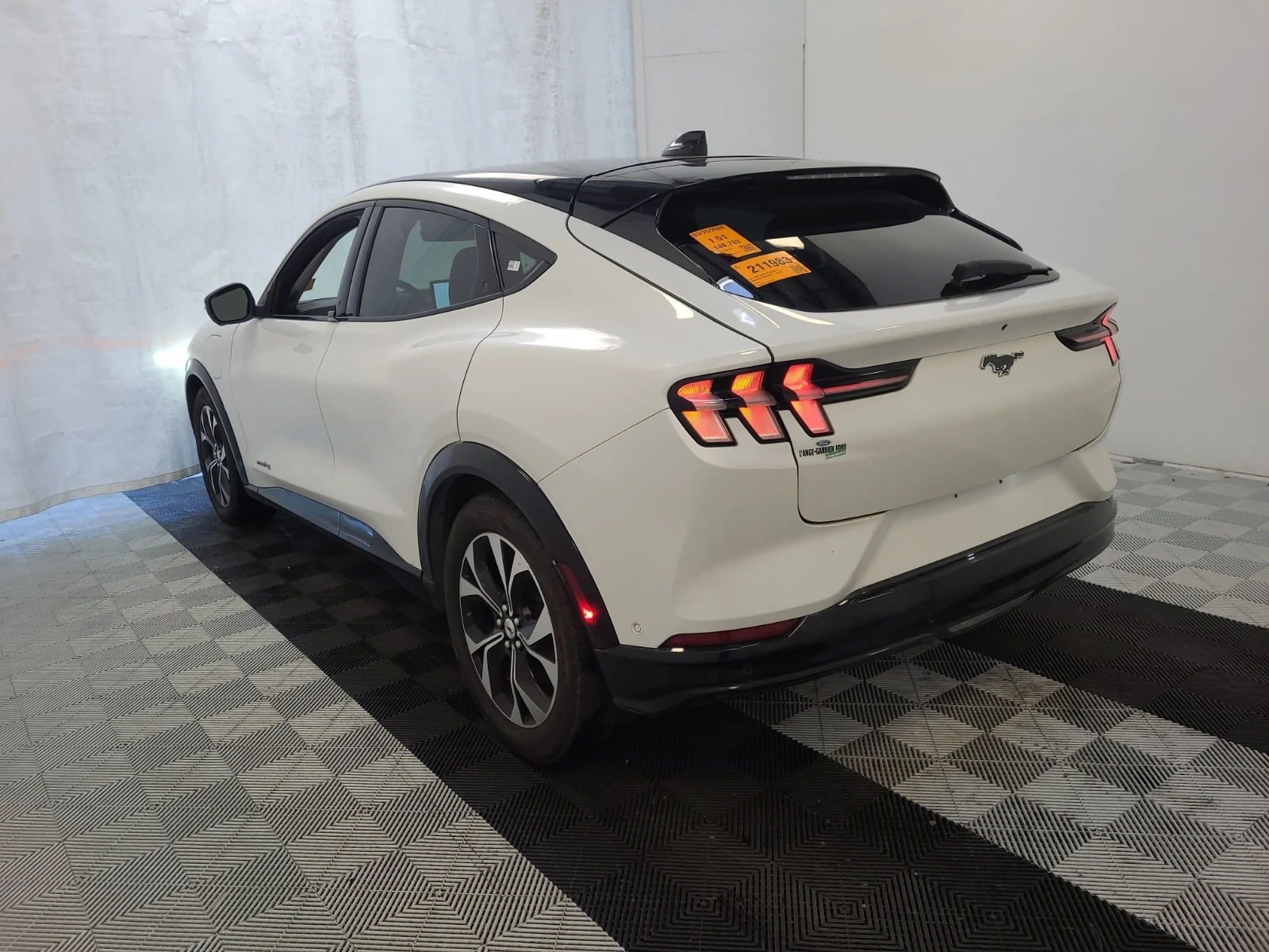 Ford Mustang Mach-E PREMIUM, снимка 4 - Автомобили и джипове - 53761097