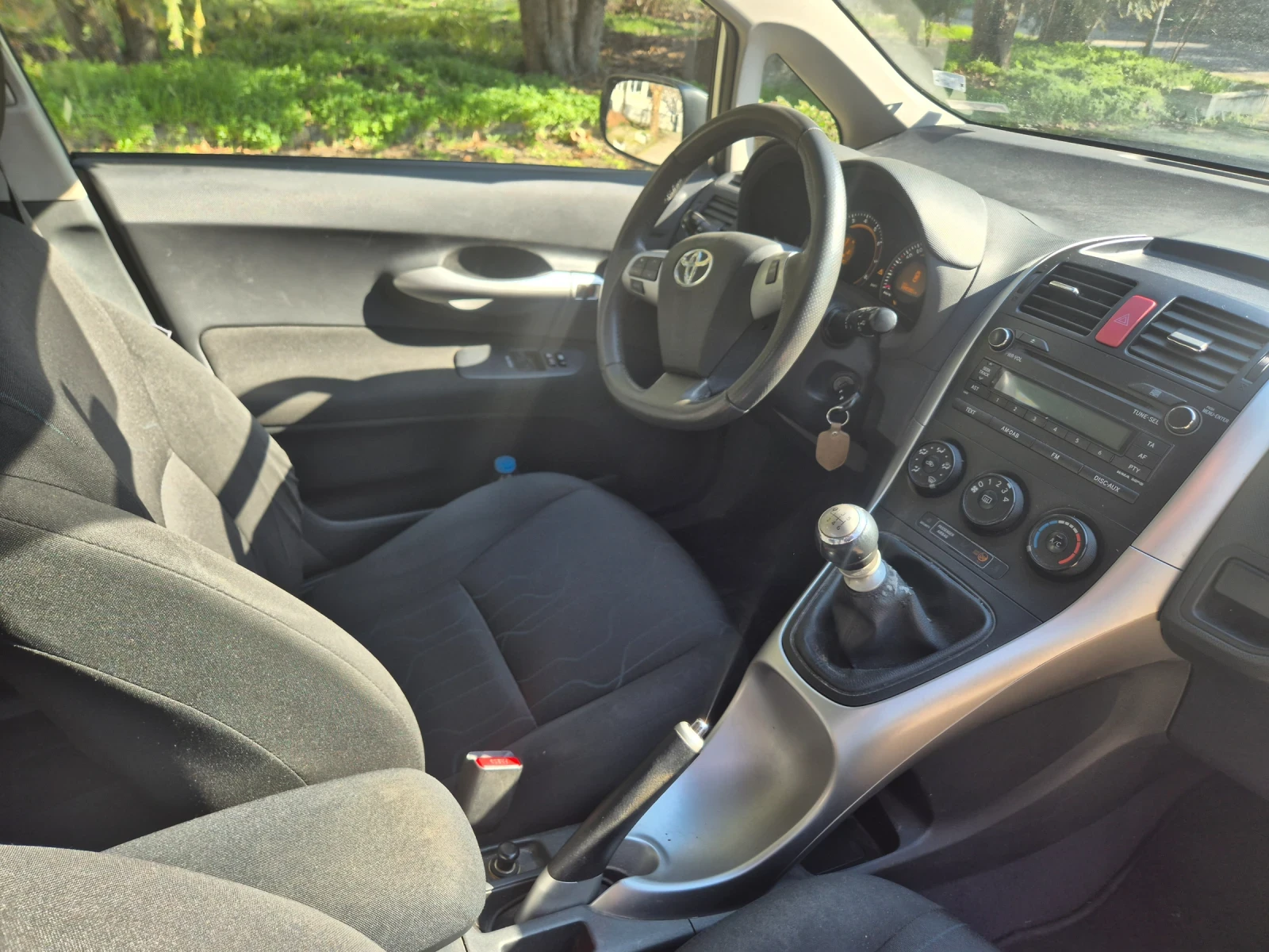 Toyota Auris, снимка 10 - Автомобили и джипове - 53945258