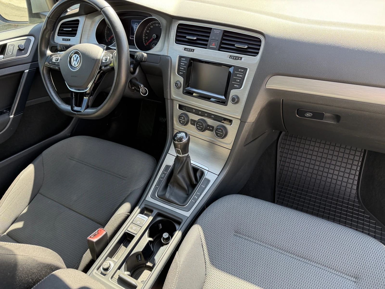 VW Golf 1.6TDI Comfortline., снимка 10 - Автомобили и джипове - 54112023