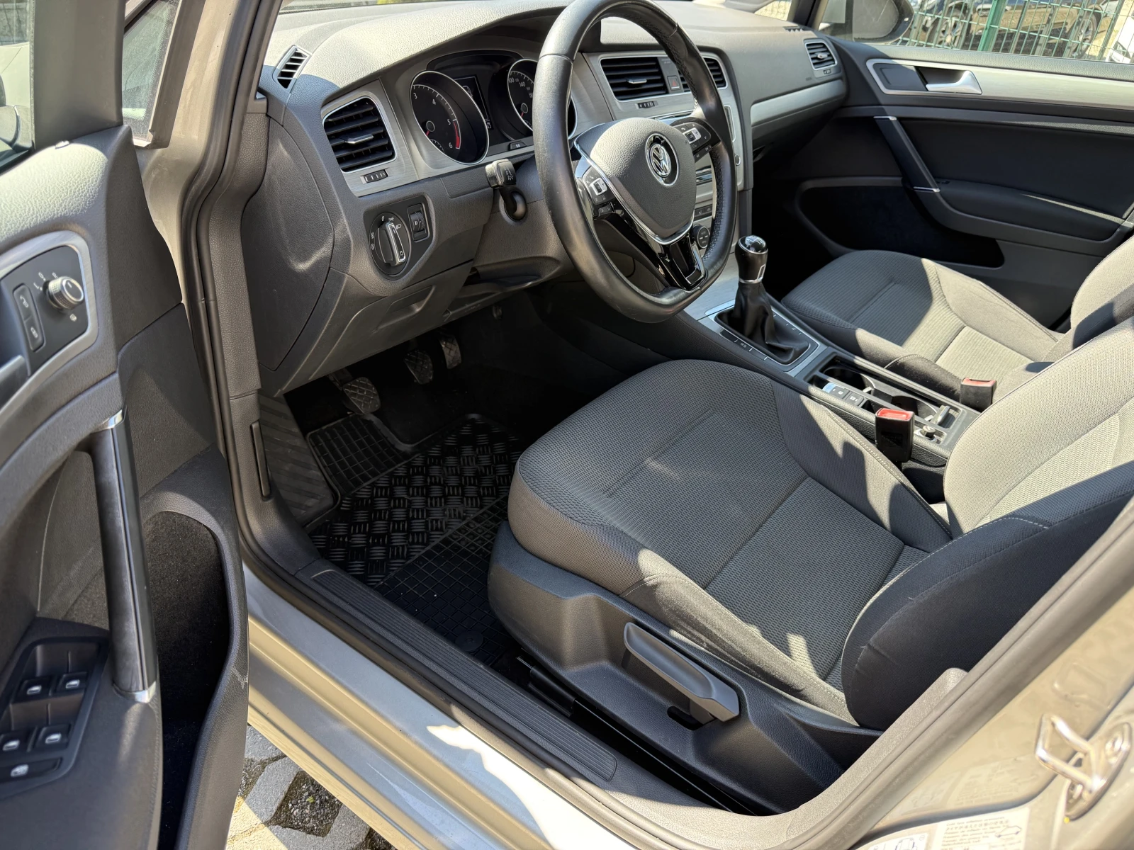 VW Golf 1.6TDI Comfortline., снимка 8 - Автомобили и джипове - 54112023