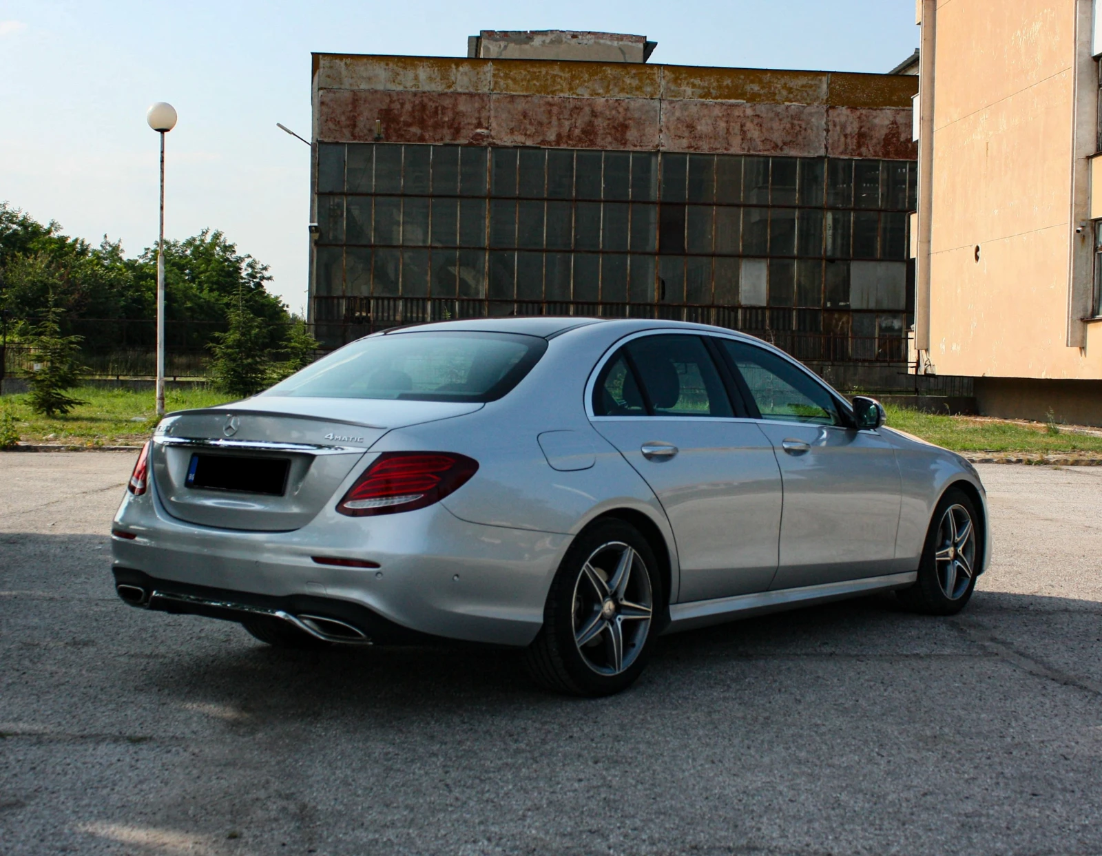 Mercedes-Benz E 300 4 MATIC AMG-LINE / PANORAMA / BURMESTER, снимка 4 - Автомобили и джипове - 54248464