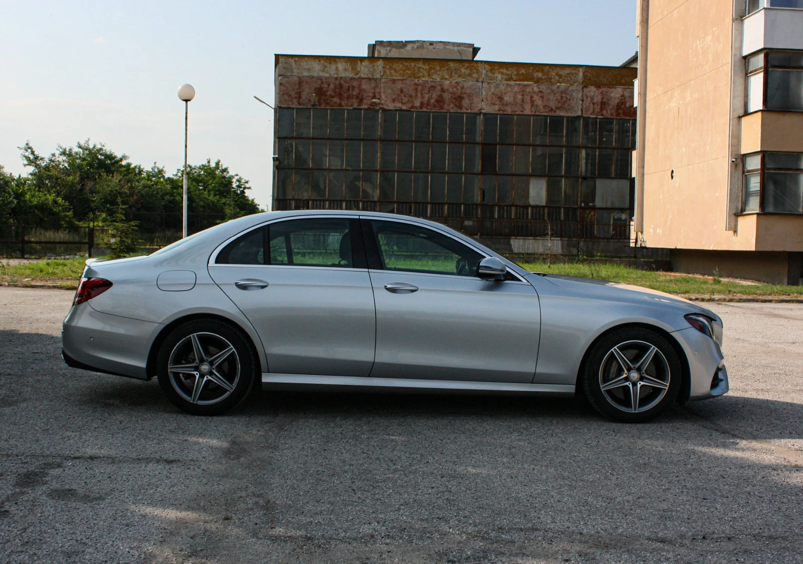 Mercedes-Benz E 300 4 MATIC AMG-LINE / PANORAMA / BURMESTER, снимка 7 - Автомобили и джипове - 54248464