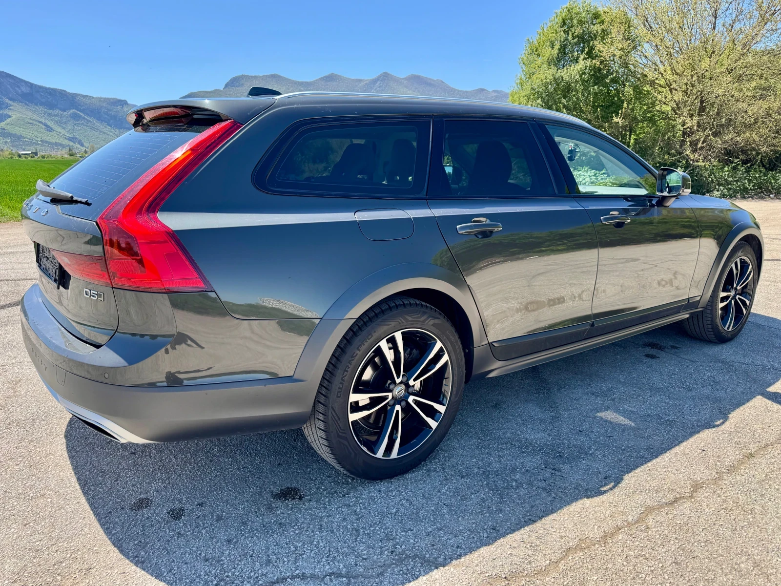 Volvo V90 Cross Country D5 235, снимка 2 - Автомобили и джипове - 54320554