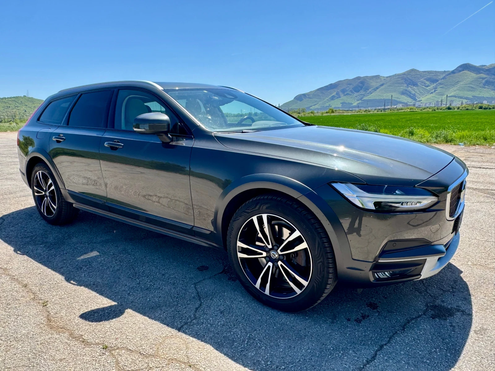 Volvo V90 Cross Country D5 235