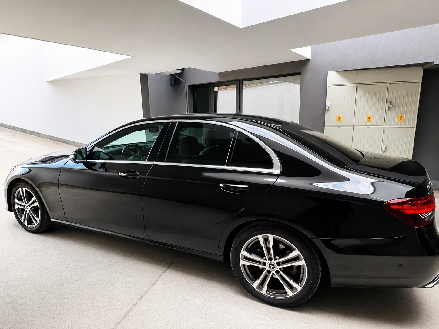 Mercedes-Benz E 220 Проверка в Силвър Стар, снимка 9 - Автомобили и джипове - 54390924